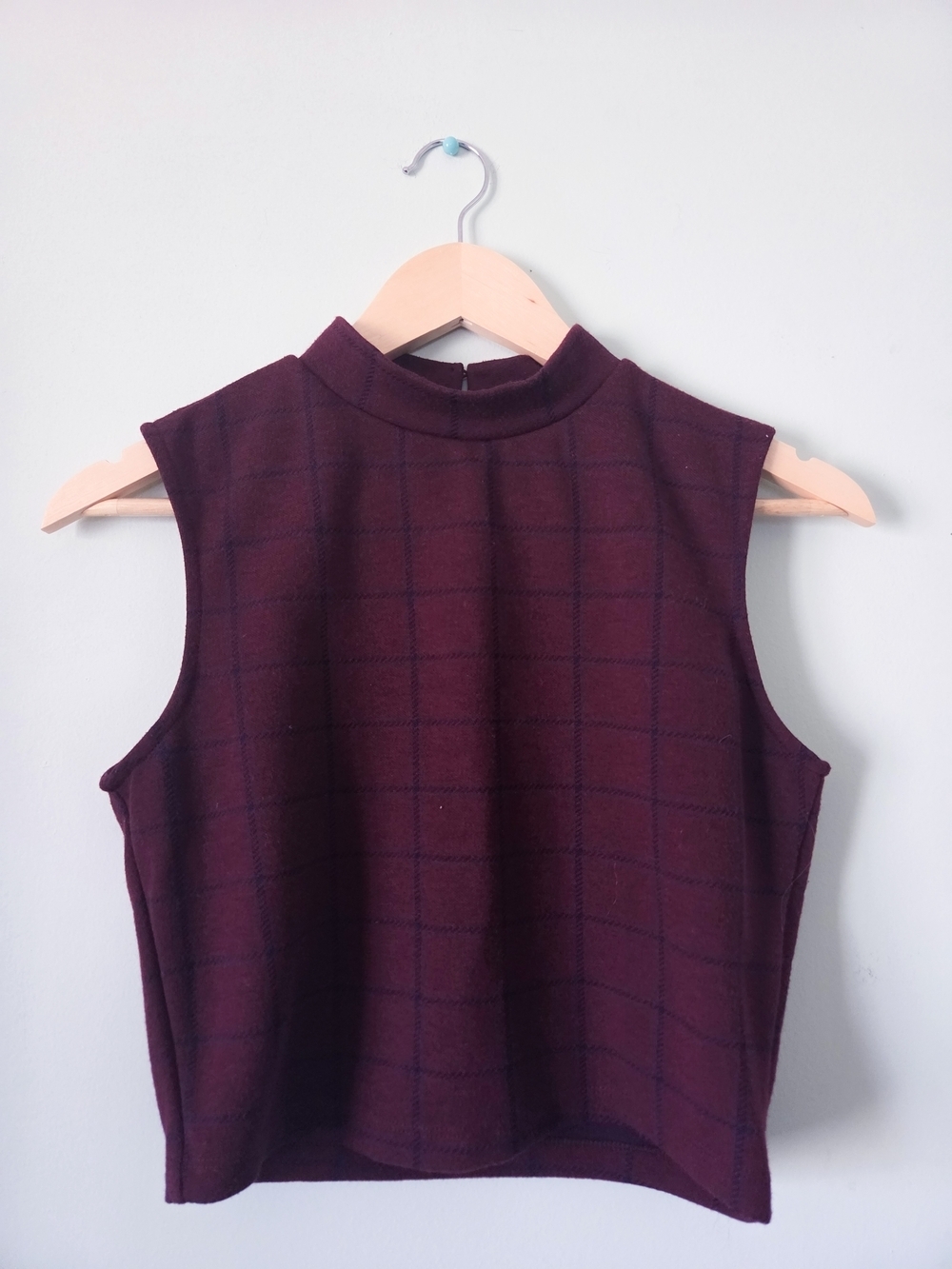 Hollister Sleeveless Mock Neck Top in Burgundy Plaid